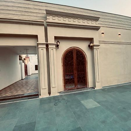 Solitaire Gardens Near Airport Lucknow Luaran gambar